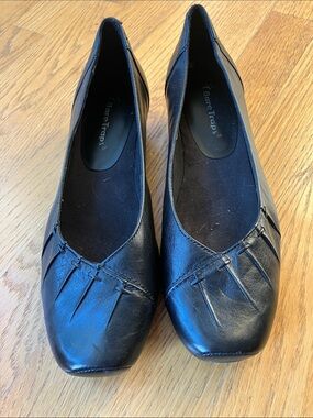BareTraps Black Leather Pleated Toe Slip-Ons